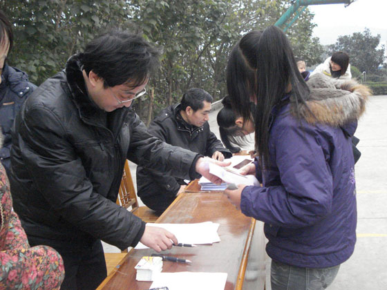 倍乐学校发卡现场