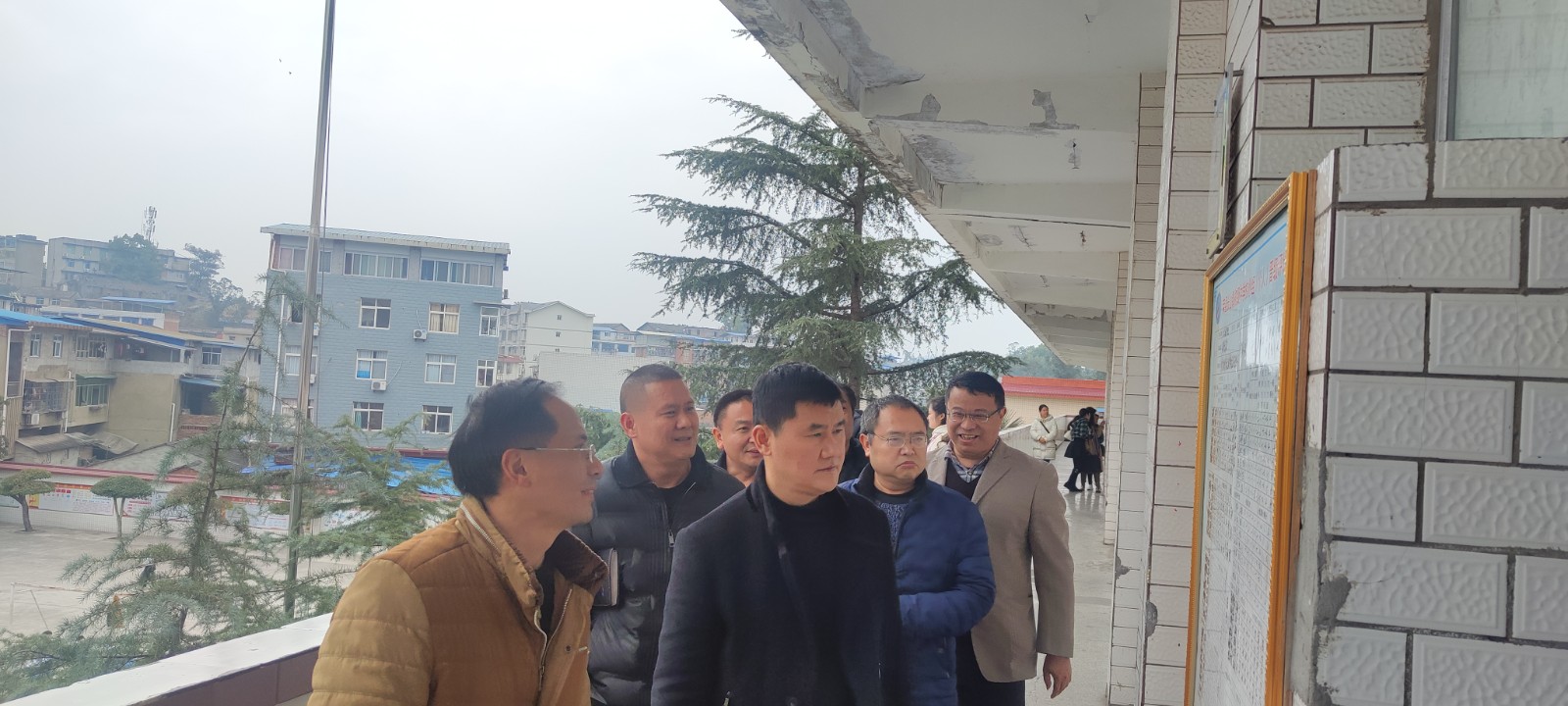 巡视课堂.jpg